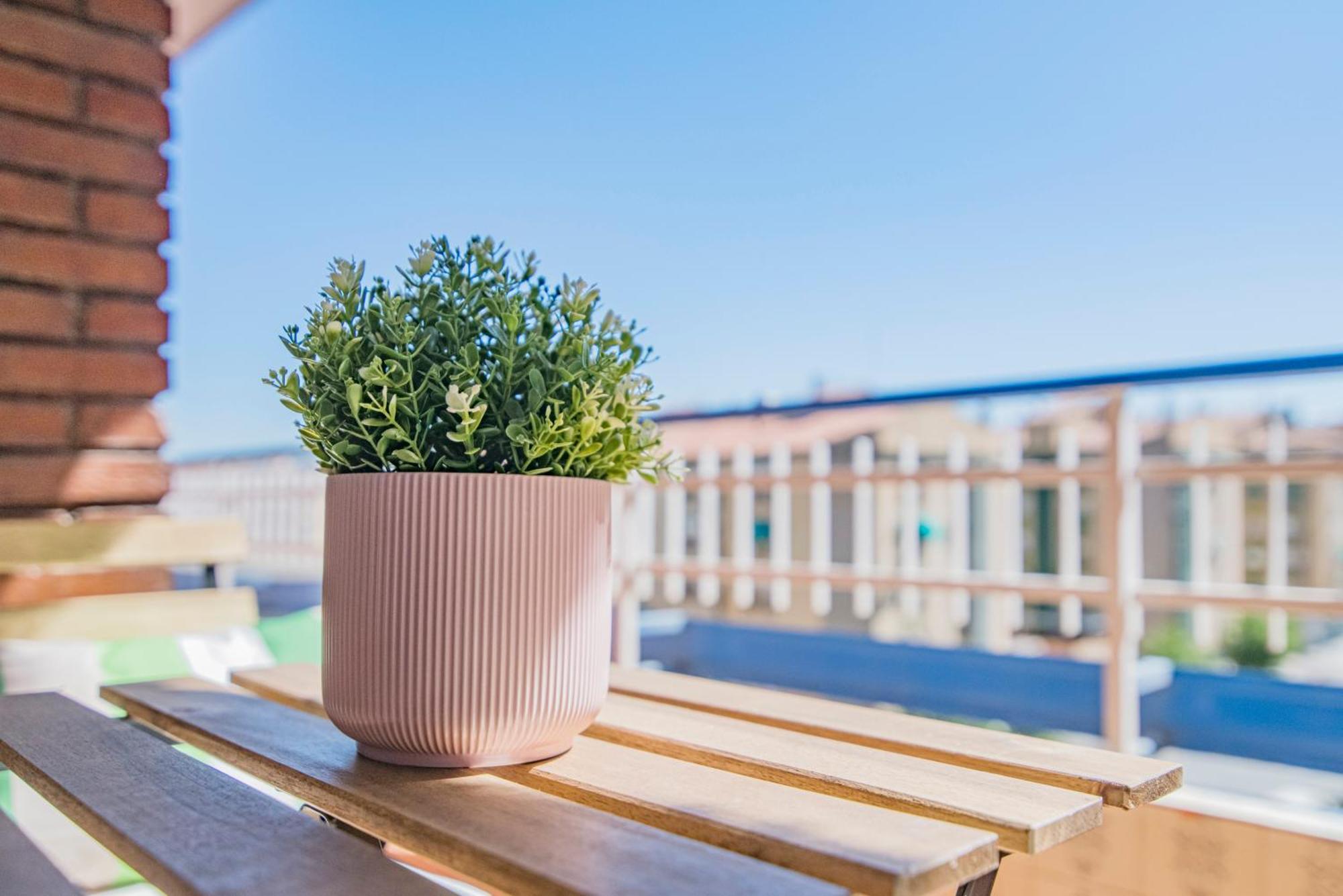 גרנדה Delfin Retreat Con Terraza Junto A Parada De Metro מראה חיצוני תמונה